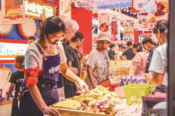 股查查 国产好物进背包&#32;中国游“购”精彩
